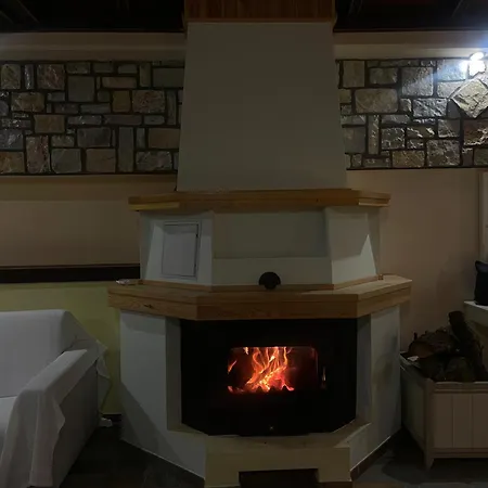 Oreiades Gazde/Camere de închiriat