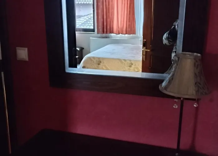 Oreiades Gazde/Camere de închiriat